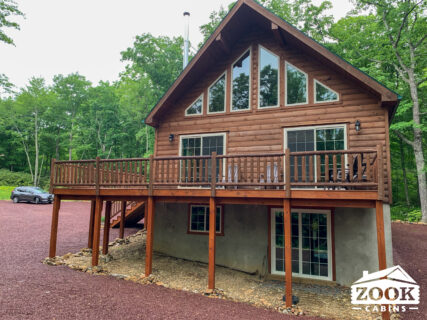 Beautiful Chalet Cabin with a Deck